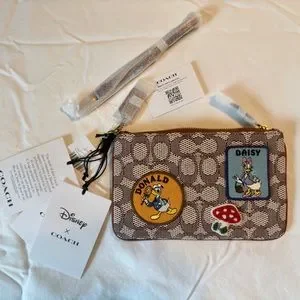 Coach Disney Coach Daisy Wallet Coach Dinky With Daisy Duck Motif